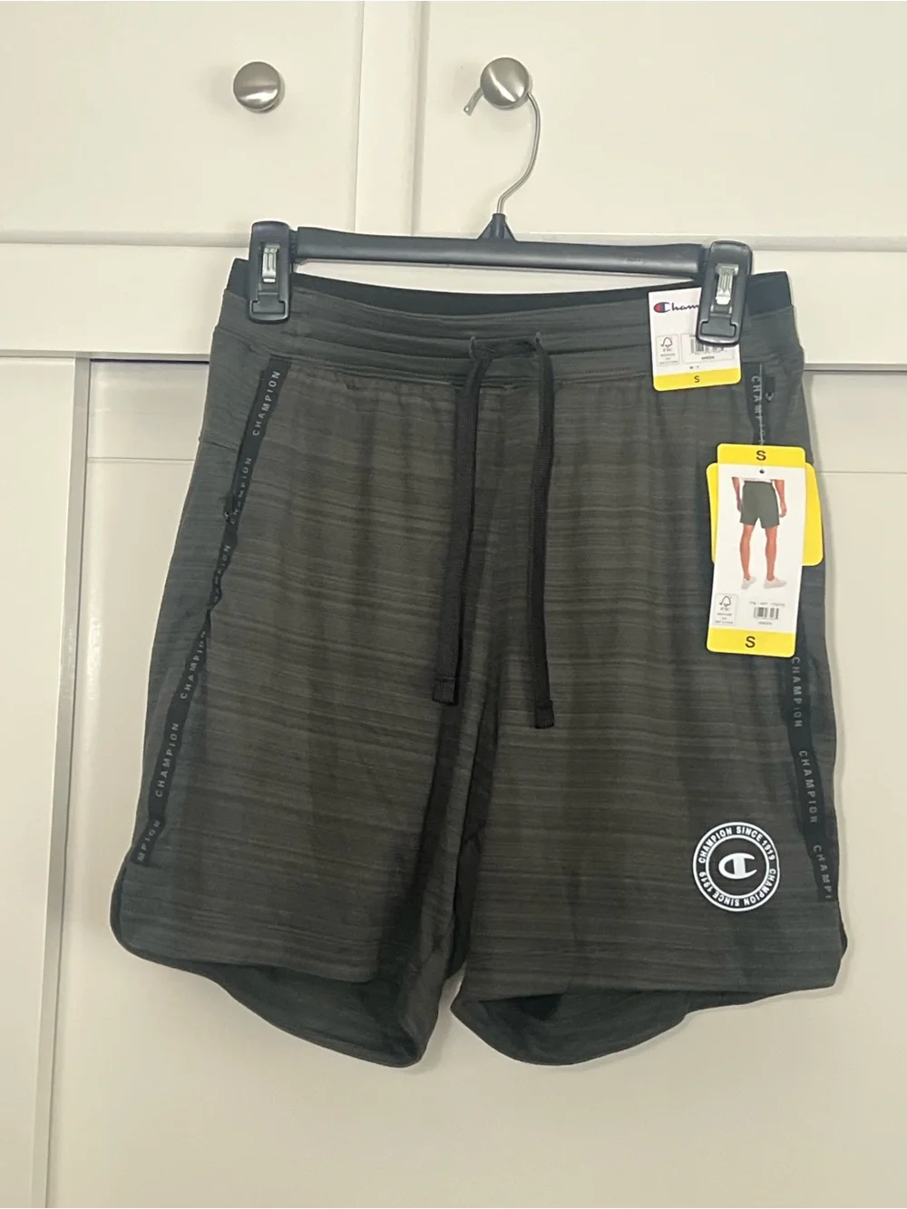 Champion Men's Dark Gray Athletic Performance Shorts Size Small NWT